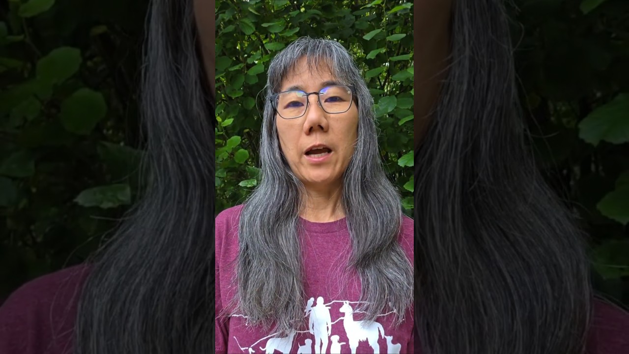 Chigusa Sansen speaking outdoors, video thumbnail